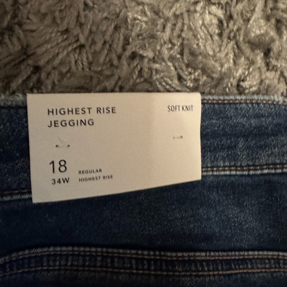 American Eagle Outfitters women’s  Ripped Dark Blue Skinny Jeans - Picture 3 of 4